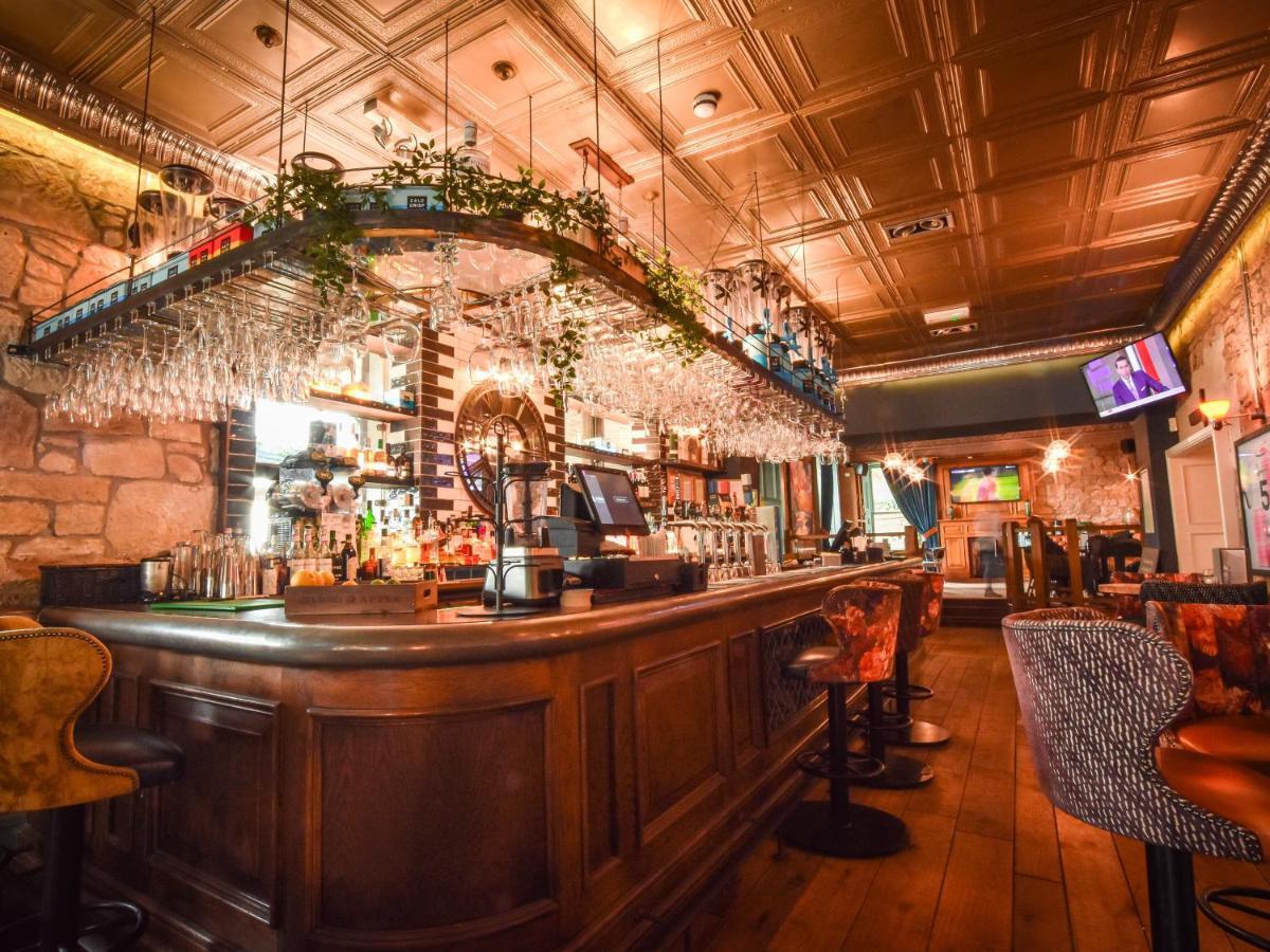 The Meadowpark Bar, Kitchen & Rooms Стърлинг Екстериор снимка