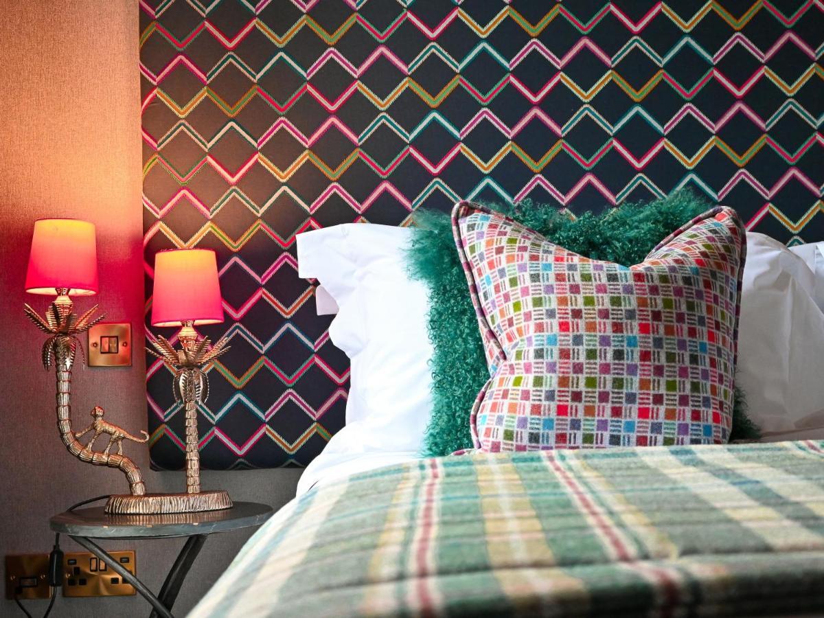 The Meadowpark Bar, Kitchen & Rooms Стърлинг Екстериор снимка