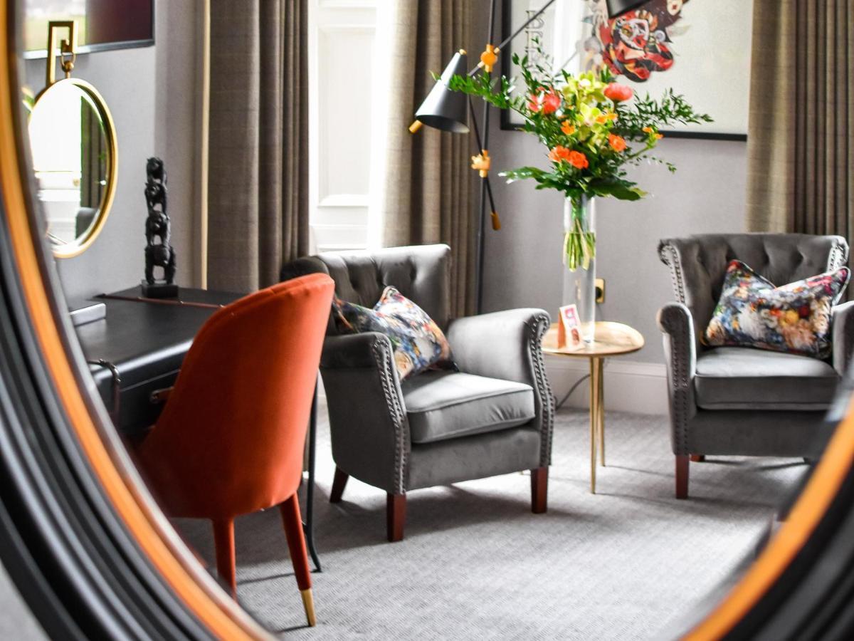 The Meadowpark Bar, Kitchen & Rooms Стърлинг Екстериор снимка