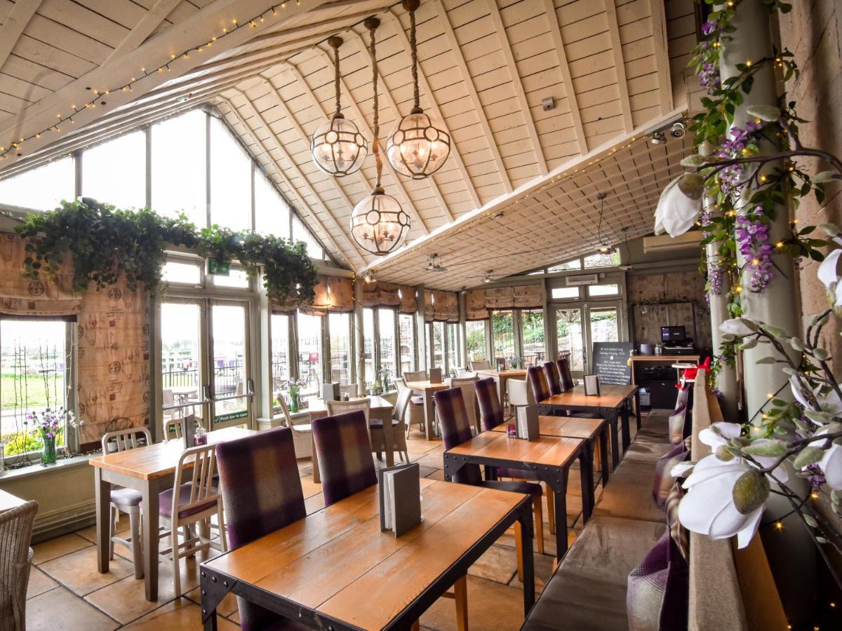 The Meadowpark Bar, Kitchen & Rooms Стърлинг Екстериор снимка