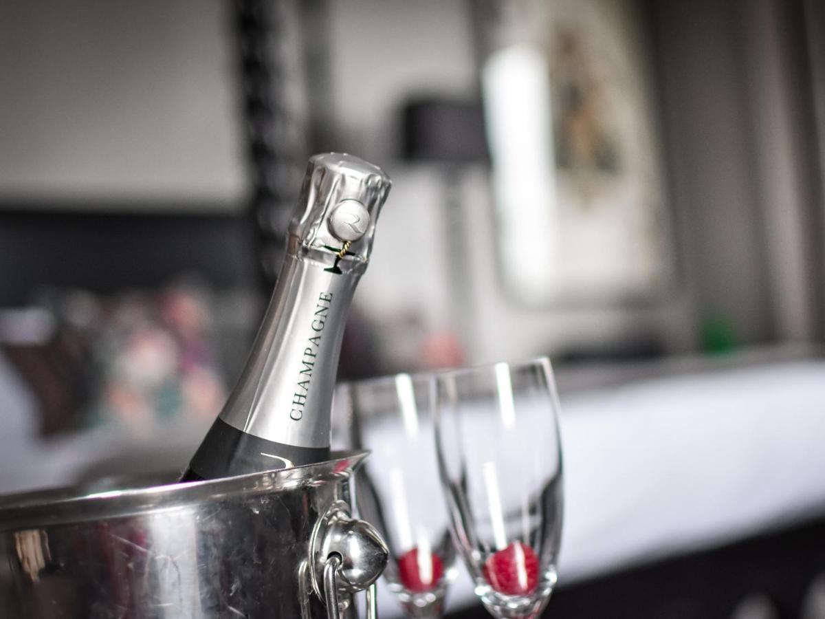 The Meadowpark Bar, Kitchen & Rooms Стърлинг Екстериор снимка