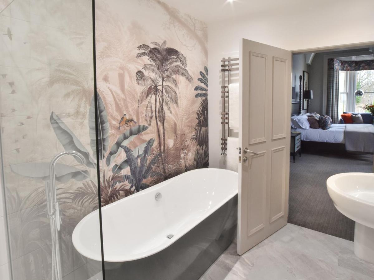 The Meadowpark Bar, Kitchen & Rooms Стърлинг Екстериор снимка